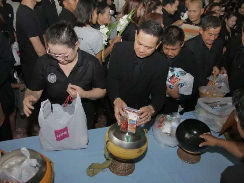 หนองโพฯ จัดพิธีน้อมรำลึกในพระมหากรุณาธิคุณ รวมพลผู้บริหาร พนักงาน และเกษตรกรโคนมทั่วประเทศ ร่วมถวายอาลัยพระบาทสมเด็จพระปรมินทรมหาภูมิพลอดุลยเดช