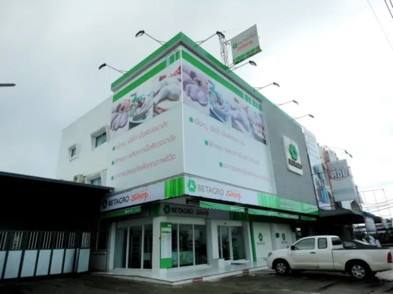 นายรุ่งโรจน์ ตันติเวชอภิกุล รองกรรมการผู้...