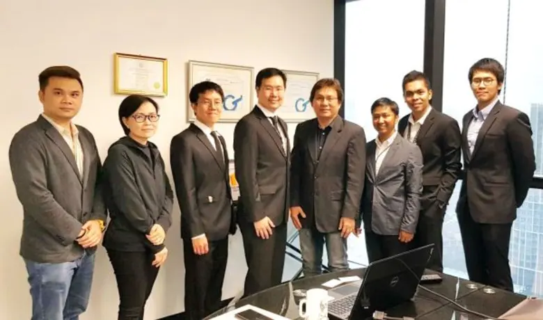 คุณสมบูรณ์ ศุขีวิริยะ ( ที่ 4 จากขวา) ประ...