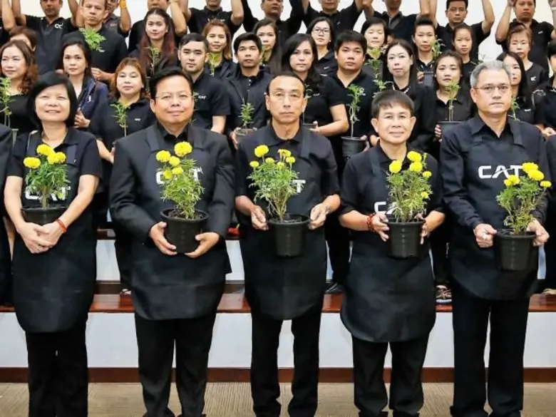 นายหรรษา ชีวะพฤกษ์ (กลาง) รองกรรมการผู้จั...