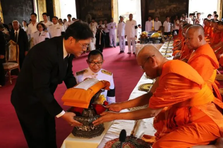 ช่อง 7 สี นำคณะผู้บริหาร นักแสดง ผู้ประกาศข่าว และพนักงาน  ถวายผ้าพระกฐินพระราชทาน ประจำปี 2560