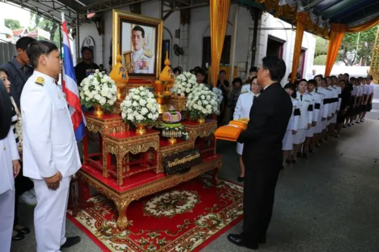 ช่อง 7 สี นำคณะผู้บริหาร นักแสดง ผู้ประกาศข่าว และพนักงาน  ถวายผ้าพระกฐินพระราชทาน ประจำปี 2560