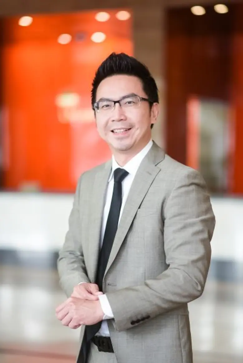 เกรียงไกร เพียรวิทยาสกุล" CEO สุดหล่อ บมจ...