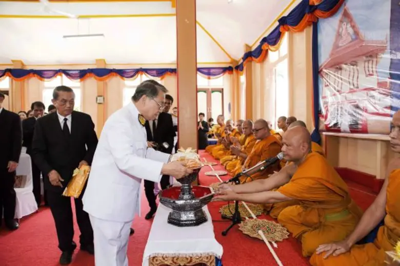 ธนาคารกรุงเทพ จำกัด (มหาชน) อัญเชิญผ้าพระ...