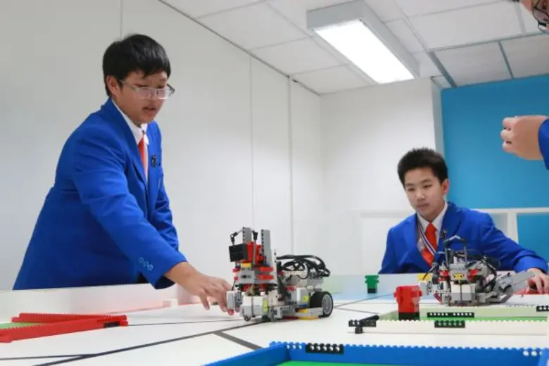 ปฏิเสธไมได้ว่าวิทยาศาสตร์และเทคโนโลยีเป็น...