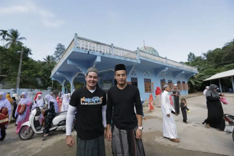 ทีวีไกด์: รายการ "สมุดโคจร On The Way" วิถีชีวิตที่เรียบง่ายตามหลักปรัชญาเศรษฐกิจพอเพียง ของแสงแห่งสันติ