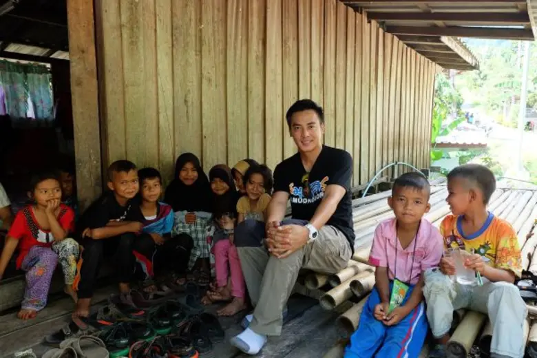 ทีวีไกด์: รายการ "สมุดโคจร On The Way" วิถีชีวิตที่เรียบง่ายตามหลักปรัชญาเศรษฐกิจพอเพียง ของแสงแห่งสันติ