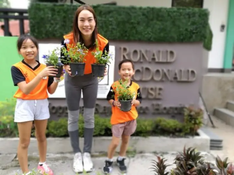 ยามที่ลูกหลานเจ็บป่วย เป็นธรรมดาที่คนในคร...