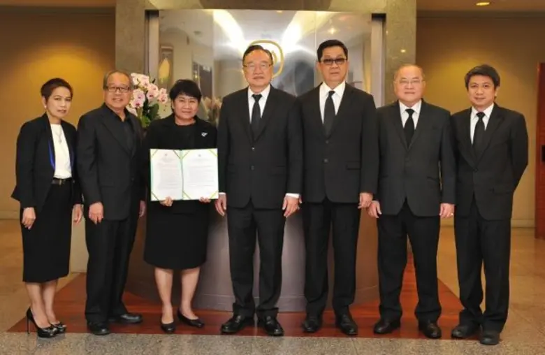 นายอดิเรก ศรีประทักษ์ (กลาง) ประธานคณะกรร...