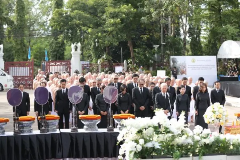 กลุ่มธุรกิจการเงินเกียรตินาคินภัทร จัดบรรพชาอุปสมบทหมู่ ถวายเป็นพระราชกุศลแด่พระบาทสมเด็จพระปรมินทรมหาภูมิพลอดุลยเดช บรมนาถบพิตร