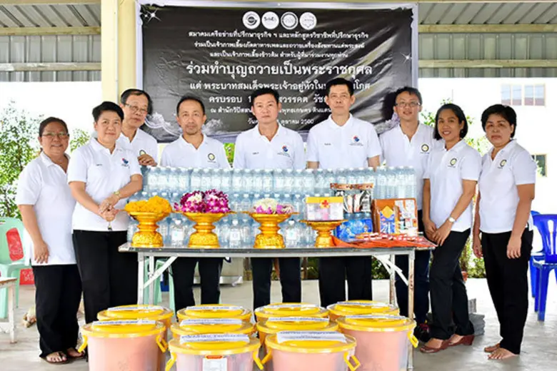 ดร.วิริยะ ลิขิตวงศ์ (ที่ 4 จากขวา) นายกสม...