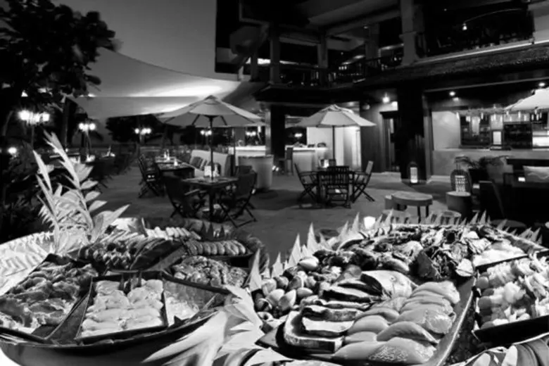 ทุกคืนวันจันทร์ ห้องอาหาร "โคสต์บีชคลับแอ...