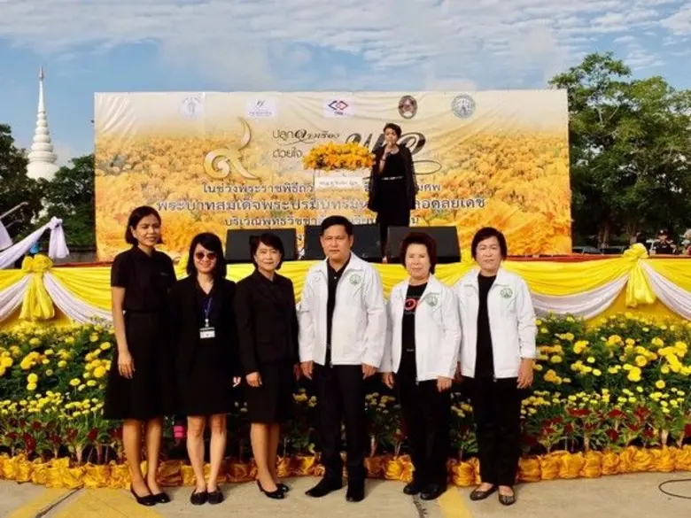 โครงการรถไฟฟ้าสายสีเขียว ช่วงหมอชิต-สะพานใหม่-คูคต ร่วมกิจกรรม "ปลูกดาวเรืองด้วยใจ...ถวายพ่อ" เพื่อถวายเป็นราชสักการะและแสดงออกซึ่งความจงรักภักดีแด่พระบาทสมเด็จพระปรมินทรภูมิพลอดุลยเดช