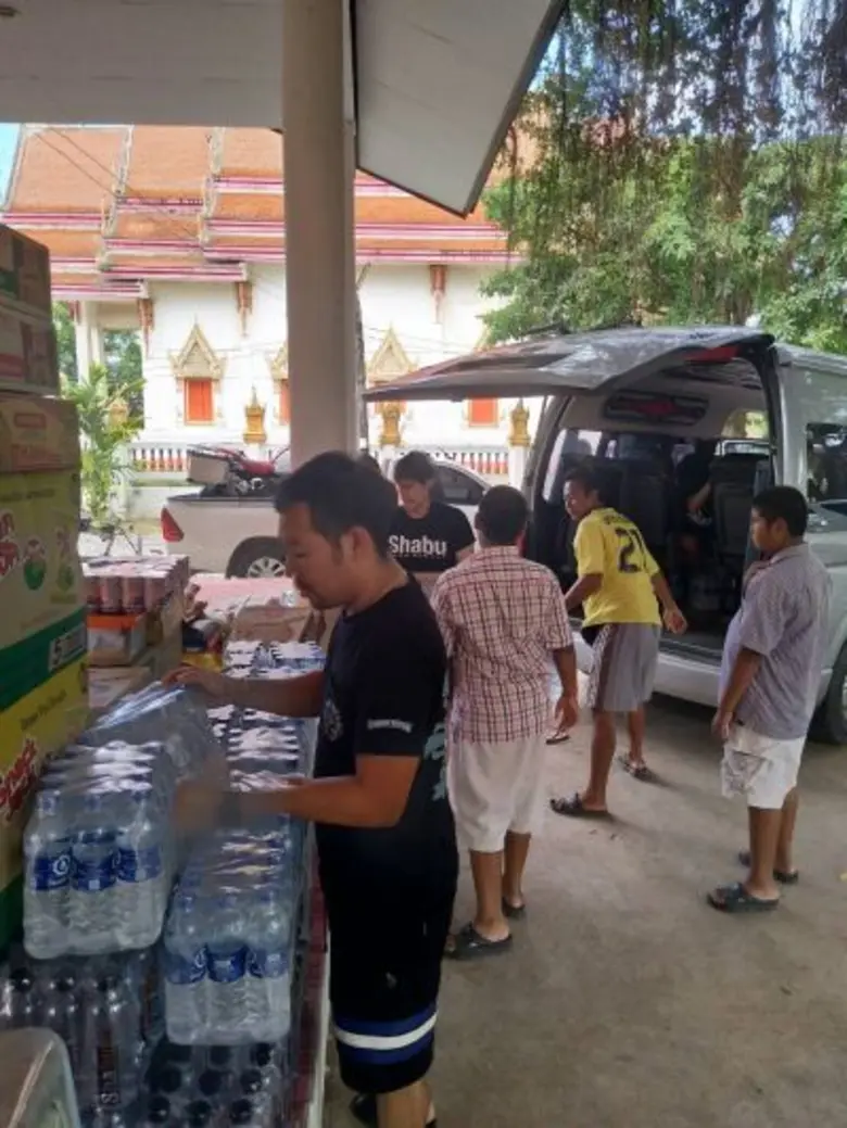 ชื่นชม อู๊ด เป็นต่อ ลงพื้นที่!!! ช่วยชาวบ้านถูกน้ำท่วมที่จ.ชัยนาท