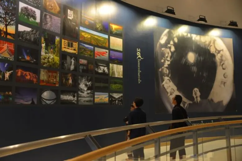 เอสซีลอร์ จัดนิทรรศการภาพถ่ายเฉลิมพระเกียรติ “ร.๙ ในหลวงในดวงใจ” น้อมรำลึกในพระมหากรุณาธิคุณของพระบาทสมเด็จพระปรมินทรมหาภูมิพลอดุลยเดช ตั้งแต่วันที่ 17 – 29 ตุลาคม 2560 ณ หอศิลปวัฒนธรรมแห่งกรุงเทพมหานคร