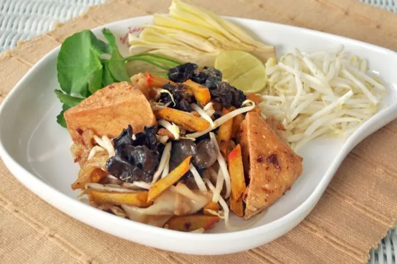 อ.มัลลิการ์ พร้อมเสิร์ฟสารพันเมนูเจแสนอร่อย รับเทศกาลเจ ปี 60 รับเทศกาลเจ ปี 60