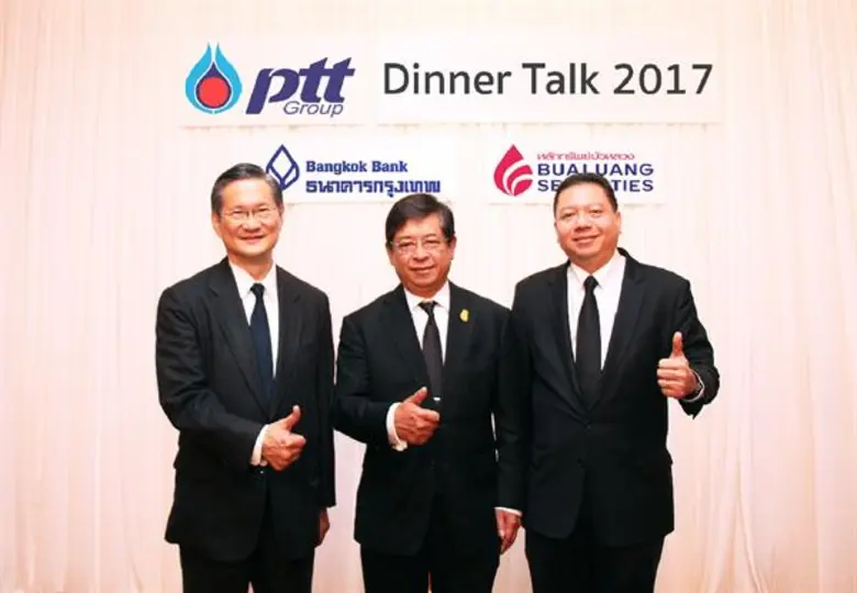 เมื่อเร็วๆนี้ นายชาติศิริ โสภณพนิช (ซ้าย)...