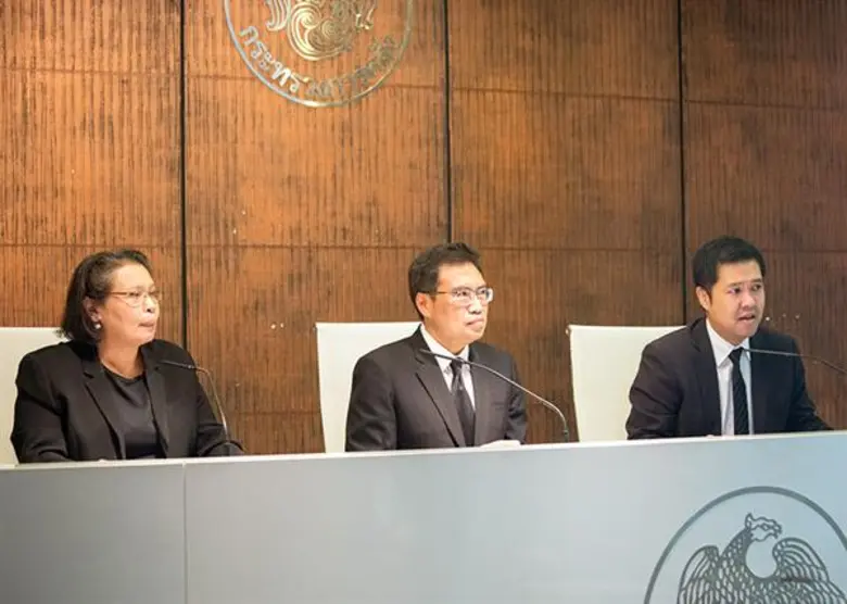 นายพรชัย ฐีระเวช ที่ปรึกษาด้านเศรษฐกิจการ...