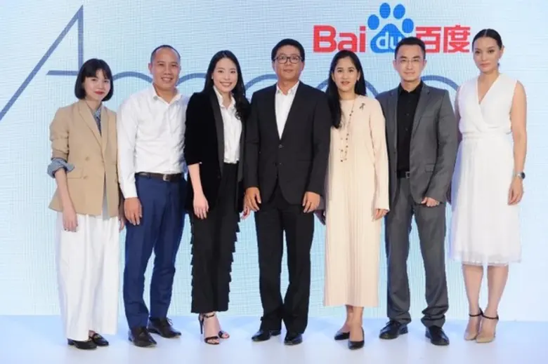 พอล เฉิน (กลาง) ผู้จัดการทั่วไป บริษัท ไป...