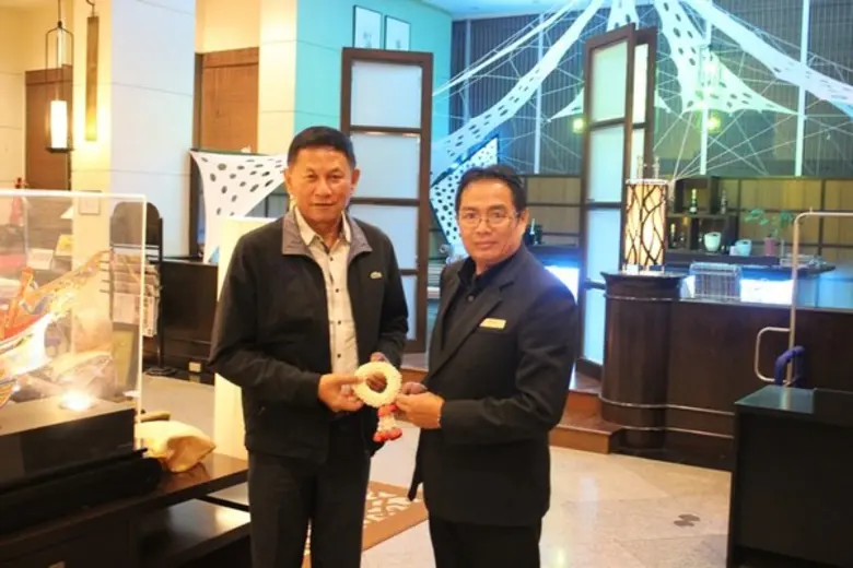 นายมนูญ วุฒิ ผู้จัดการทั่วไปโรงแรมเซ็นทาร...