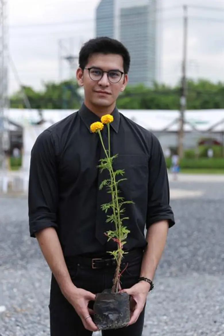 ทีมนักแสดง “รักร้าย” ช่อง3 ร่วมปลูกดอกดาวเรือง เพื่อแสดงความจงรักภักดี และน้อมสำนึกในพระมหากรุณาธิคุณ ในหลวง รัชกาลที่ 9