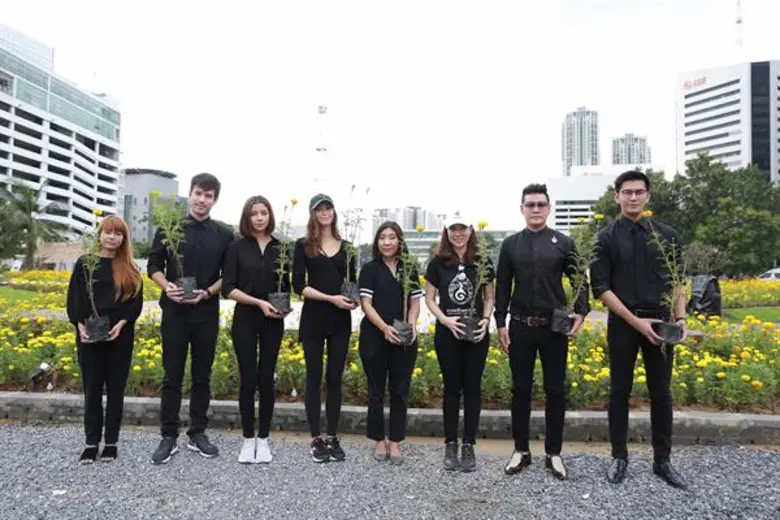 ทีมนักแสดง “รักร้าย” ช่อง3 ร่วมปลูกดอกดาวเรือง เพื่อแสดงความจงรักภักดี และน้อมสำนึกในพระมหากรุณาธิคุณ ในหลวง รัชกาลที่ 9