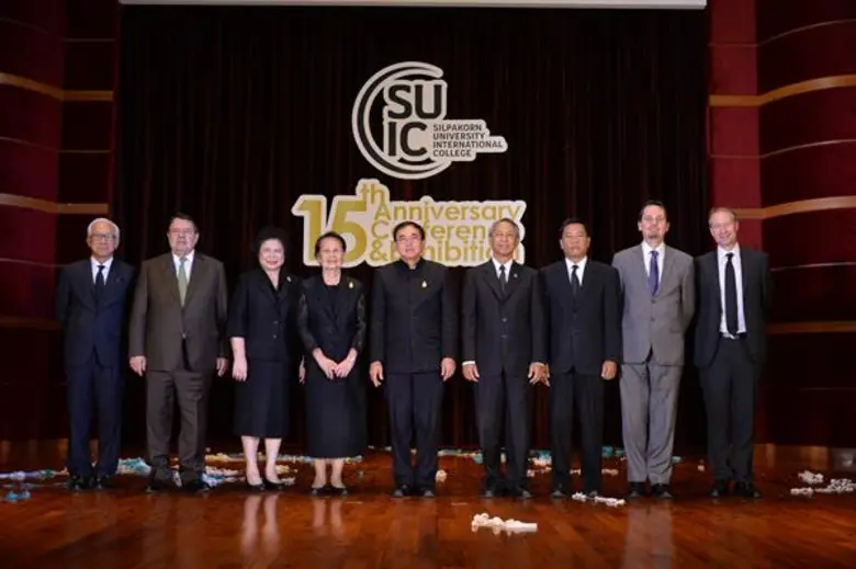 นายวีระ โรจน์พจนรัตน์ รัฐมนตรีว่าการกระทร...