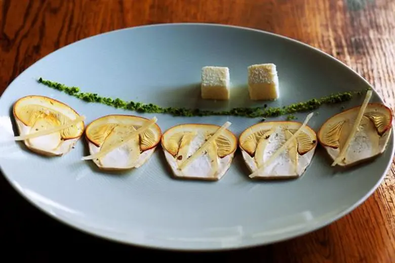 The Fragrance of Perfection! มื้อดินเนอร์สุดเอ็กซ์คลูซีฟ โดย เชฟ เอ็มมานูเอล เรอโน มิชลินสตาร์ระดับ 3 ดาว บินตรงจากเทือกเขาแอลป์ ประเทศฝรั่งเศส ในวันที่ 22 ถึง 25 พฤศจิกายน 2560 โรงแรม วี กรุงเทพฯ และ โรงแรม วี วิลล่า หัวหิน เอ็มแกลเลอรี บาย โซฟิเทล