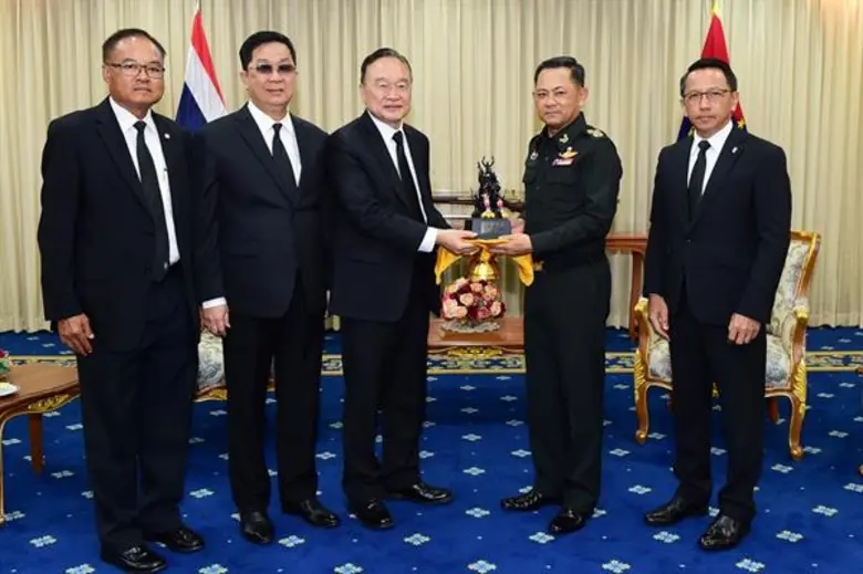 พลเอก ธารไชยยันต์ ศรีสุวรรณ (ที่ 2 จากขวา...