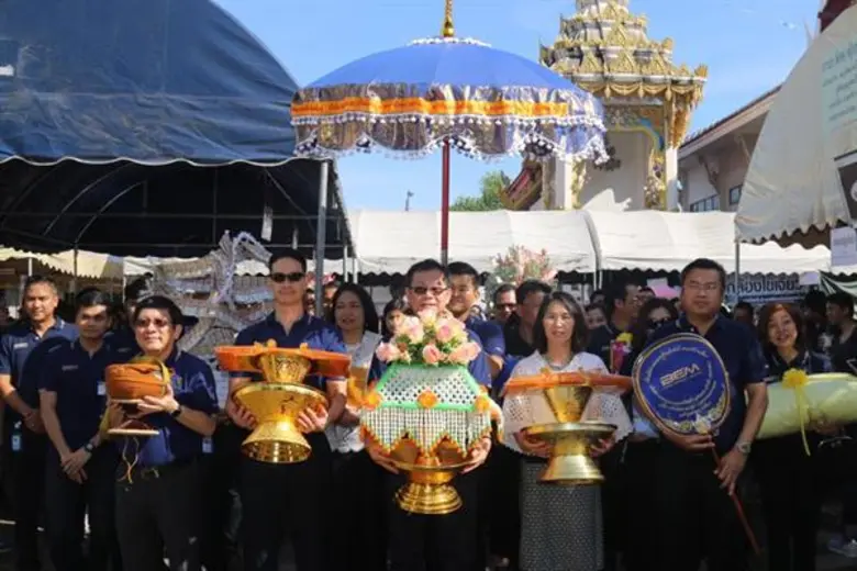 คณะผู้บริหารและพนักงาน บริษัท ทางด่วนและร...