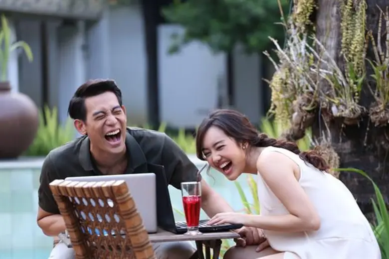 “เปิดกองวิก 3” พาบุกชมเบื้องหลังความสนุก กองละครโรแมนติก คอมเมดี้ “รักกันพัลวัน”