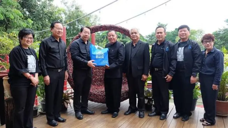 นายมงคล ลีลาธรรม กรรมการผู้จัดการ ธนาคารพ...