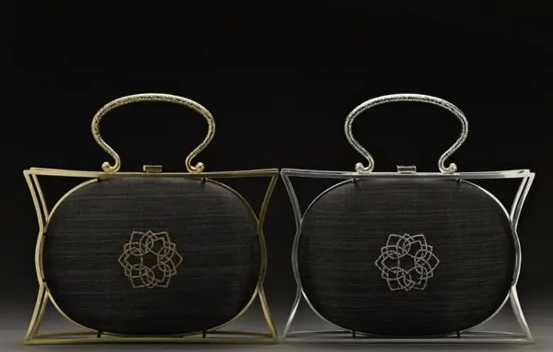 “พญา” ออกแบบกระเป๋าคอลเลกชั่นพิเศษ “ณพัฒน์” เพื่อ “มูลนิธิชัยพัฒนา”