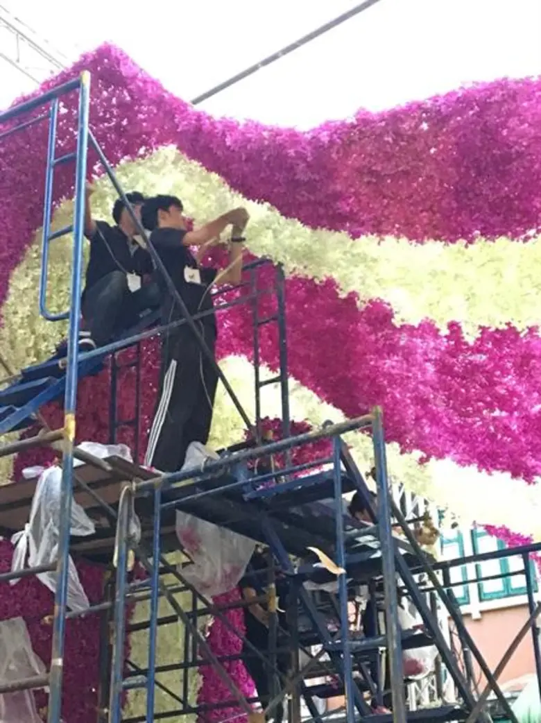 จิตอาสา มทร.ธัญบุรี จัดดอกไม้เพื่อพ่อ ร่วมใจน้อมสำนึกในพระมหากรุณาธิคุณอันหาที่สุดมิได้ของพระบาทสมเด็จพระปรมินทรมหาภูมิพลอดุลยเดช บรมนาถบพิตร