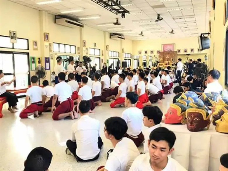 นักศึกษาโขนพระราชทาน มทร.ธัญบุรี ถือเป็นเกียรติในชีวิตนักศึกษาโขน ร่วมแสดงโขนเวทีการแสดงมหรสพสมโภช รำลึกในพระมหากรุณาธิคุณรัชกาลที่ 9