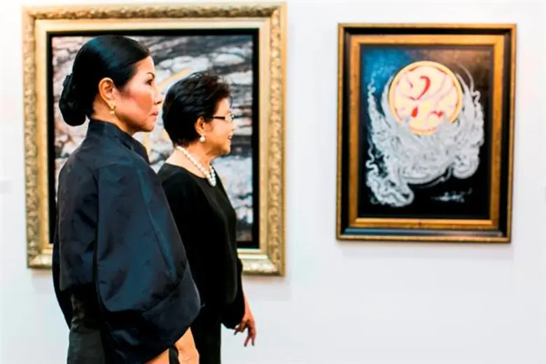 สุดตราตรึงใจแสนอาลัย พระผู้เสด็จสู่สวรรคาลัย ในนิทรรศการศิลปกรรม “ร.๙ ในหลวงในดวงใจนิรันดร” ณ เซ็นทรัล เอ็มบาสซี