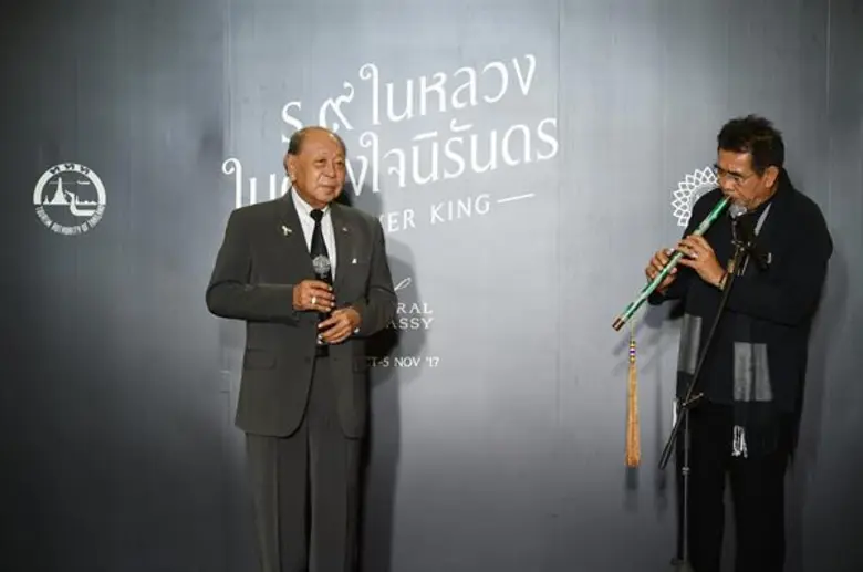 สุดตราตรึงใจแสนอาลัย พระผู้เสด็จสู่สวรรคาลัย ในนิทรรศการศิลปกรรม “ร.๙ ในหลวงในดวงใจนิรันดร” ณ เซ็นทรัล เอ็มบาสซี