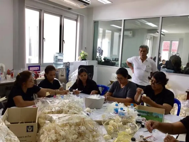 สคร.12 ร่วมสมทบอาหาร น้ำดื่ม และสิ่งของจำเป็น ร่วมงานพระราชพิธีถวายพระเพลิงพระบรมศพฯ ให้ประชาชนชาวจังหวัดสงขลา