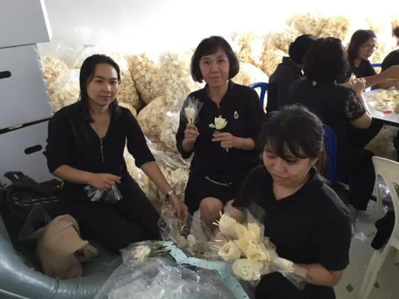 สคร.12 ร่วมสมทบอาหาร น้ำดื่ม และสิ่งของจำเป็น ร่วมงานพระราชพิธีถวายพระเพลิงพระบรมศพฯ ให้ประชาชนชาวจังหวัดสงขลา