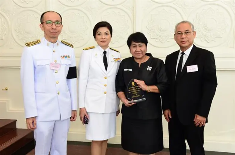 สพ.ญ.บุญญิตา รุจฑิฆัมพร (ที่2 จากขวา) รอง...