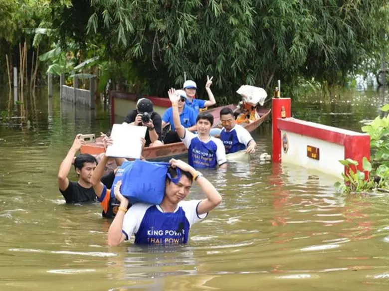 คิง เพาเวอร์ ร่วมกับ ไทยแอร์เอเชีย มอบกระเป๋ายังชีพช่วยผู้ประสบอุทกภัยในจังหวัดขอนแก่น