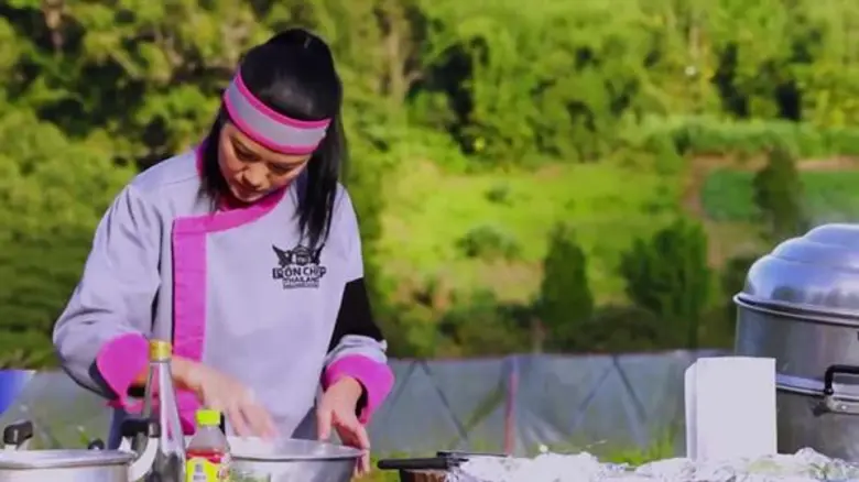 ทีวีไกด์: รายการ "เชฟกระทะเหล็ก ประเทศไทย" สานฝันนักเรียนไทยภูเขา “เชฟไก่” จูงมือ “เชฟอาร์ท”ทำเมนูเพื่อน้อง