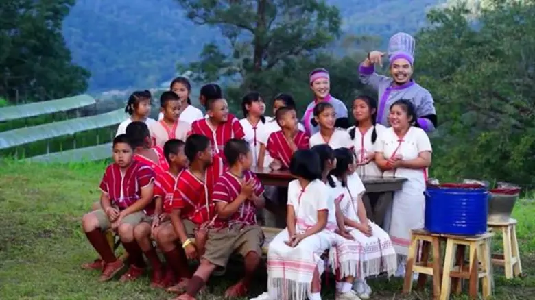 ทีวีไกด์: รายการ "เชฟกระทะเหล็ก ประเทศไทย" สานฝันนักเรียนไทยภูเขา “เชฟไก่” จูงมือ “เชฟอาร์ท”ทำเมนูเพื่อน้อง