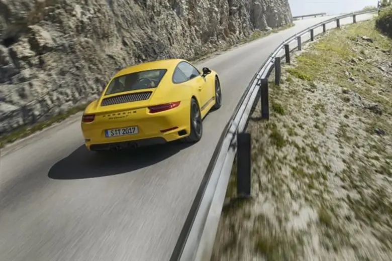 น้อยแต่มาก – ปอร์เช่ 911 คาร์เรร่า ที ใหม่ (the new Porsche 911 Carrera T)