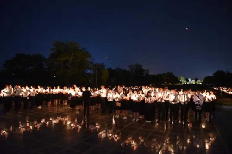 ม.อ.ตรัง พร้อมคนตรังกว่า 2,000 คน ร่วมถวายสัตย์ปฏิญาณและถวายความอาลัย ในหลวง ร.9 ก่อนออกทุกข์