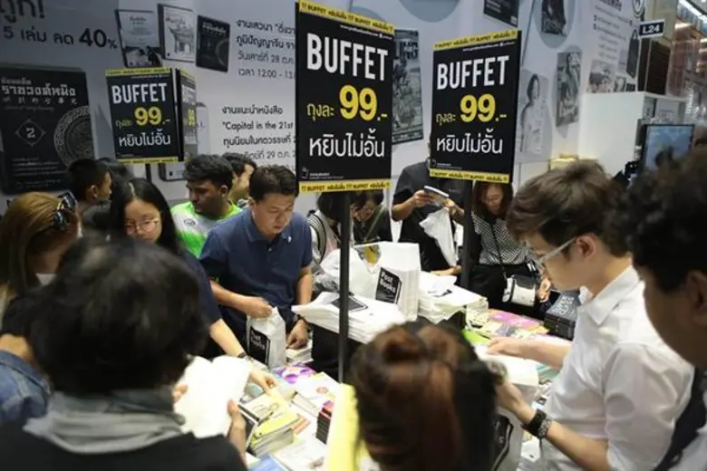 ปิดฉากงานมหกรรมหนังสือครั้งที่ 22 หนังสือพระราชนิพนธ์ พระราชประวัติ และพระราชกรณียกิจของ พระบาทสมเด็จพระปรมินทรมหาภูมิพลอดุลยเดช บรมนาถบพิตร รวมถึงความรู้เกี่ยวกับพระเมรุมาศ ได้รับความสนใจสูงสุดจากประชาชน รวม 12 วันมีผู้เข้าชมงานกว่า 1.8 ล้านคน