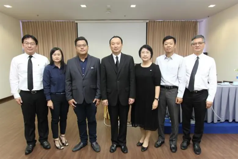 คุณชาญชัย พันธุ์โสภา(ที่ 4 จากซ้าย) กรรมก...