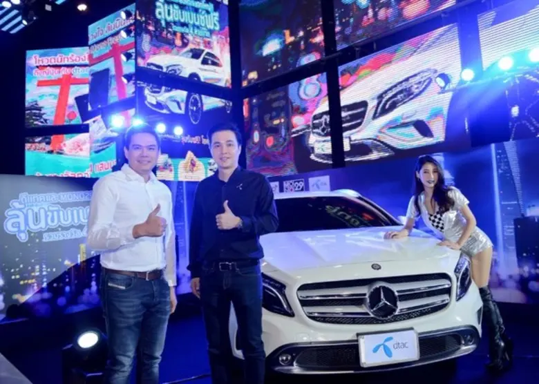 คุณโรจน์ เดโชดมพันธ์ ผู้อำนวยการอาวุโส ฝ่...