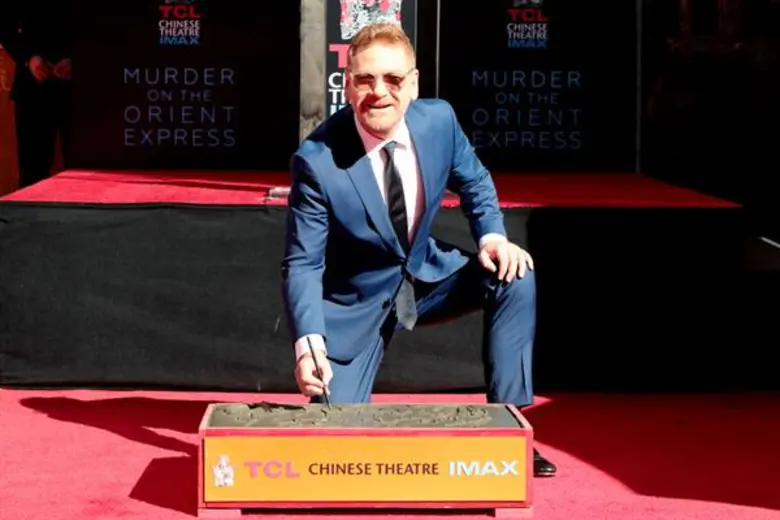 สุดปลื้ม "เคนเนธ บรานาห์" ผู้กำกับ-นักแสดงจาก "Murder on the Orient Express" ได้ประทับฝ่ามือและรอยเท้าที่ TCL Chinese Theatre ณ ลอสแอนเจลิส