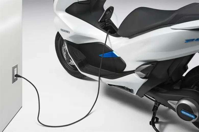 “ฮอนด้า” พลิกโฉมนวัตกรรมแห่งการขับขี่ เปิดตัว PCX Hybrid และ PCX EV ครั้งแรกของโลก พร้อมสานต่อความสำเร็จของโมเดลยอดนิยมระดับตำนานในตระกูล “Super Cub” ด้วยเวอร์ชั่นพิเศษฉลองการผลิตครบ 100 ล้านคัน ที่งานโตเกียวมอเตอร์โชว์ 2017
